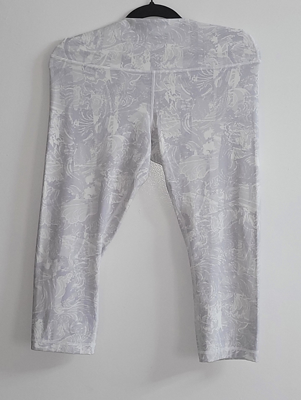 Lululemon High-Rise Cropped Leggings - Abstract Grey/White Print - Size 12